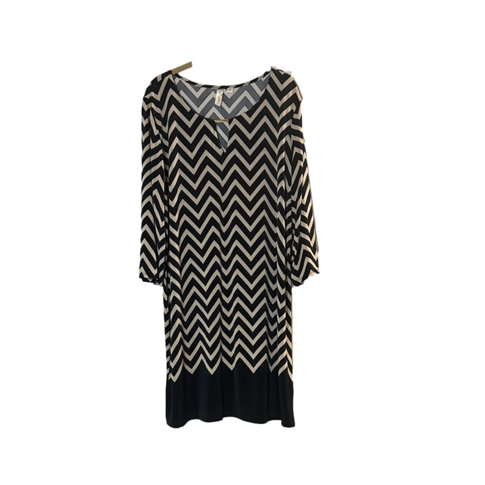 Tacera dress tan black chevron print black hem NWOT  2X long sleeve knee length